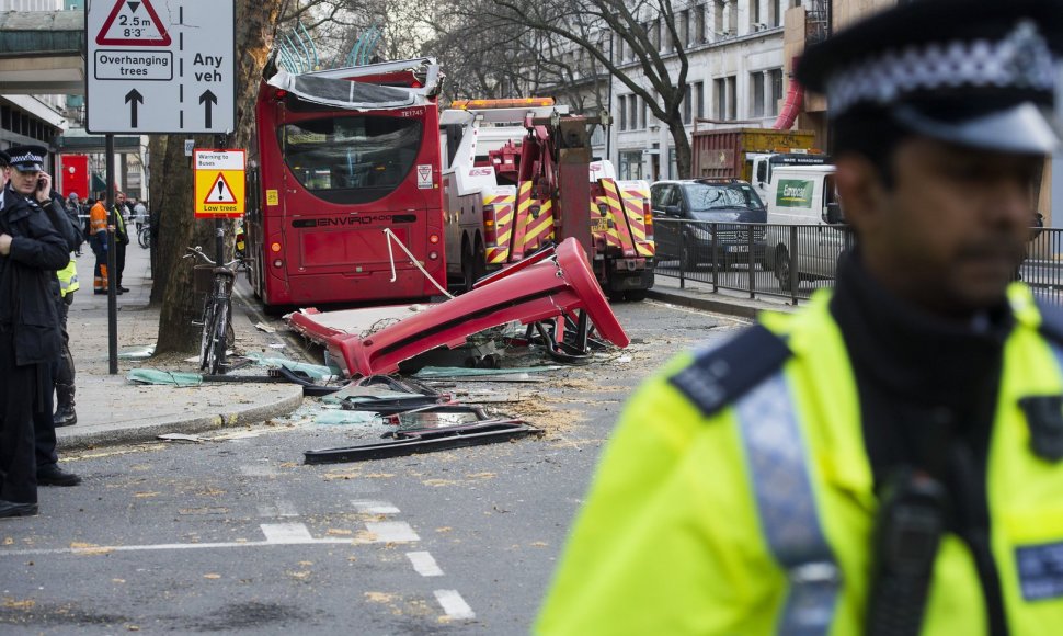 Dviaukščio autobuso avarija Londone 