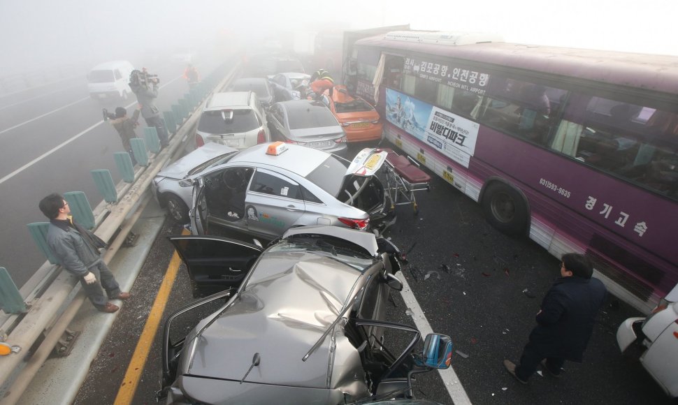 Masinė avarija Pietų Korėjoje