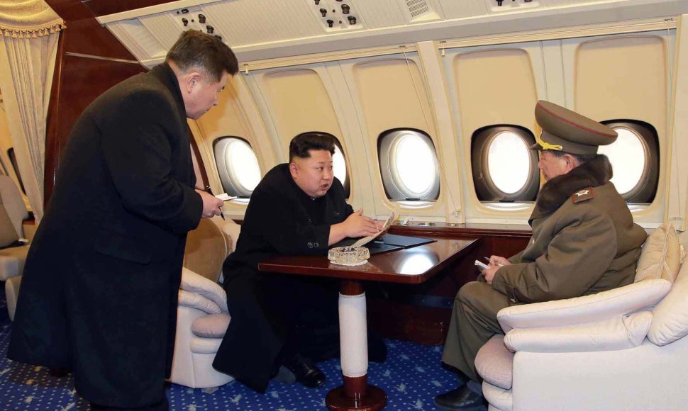 ​Kim Jong Unas statybas apžvelgė iš privataus lėktuvo
