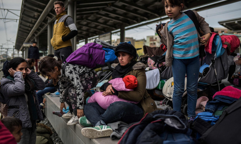 Atėnuose migrantai užėmė geležinkelio stotį, reikalaudami leidimo kirsti sieną