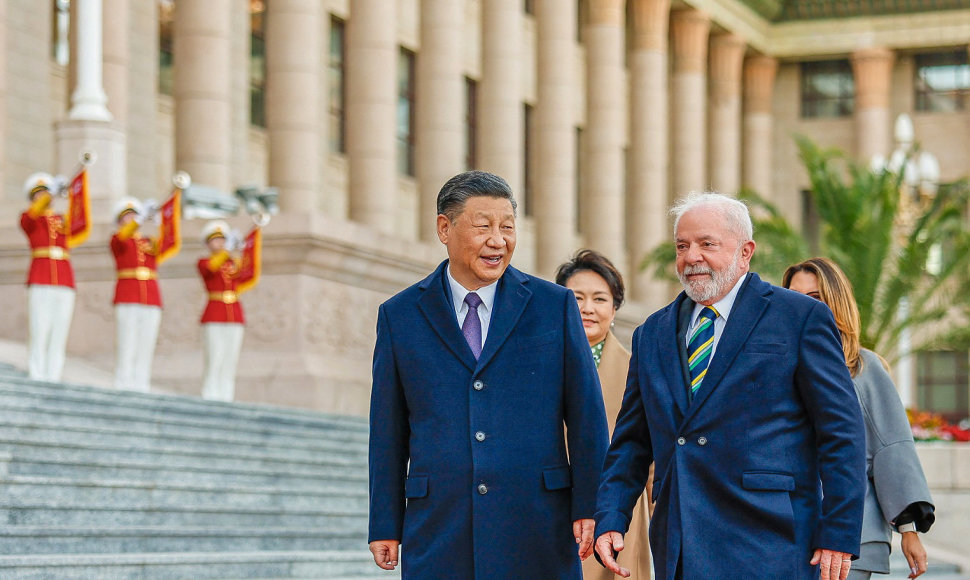 Kinijos lyderis Xi Jinpingas ir Brazilijos prezidentas Luizas Inacio Lula da Silva
