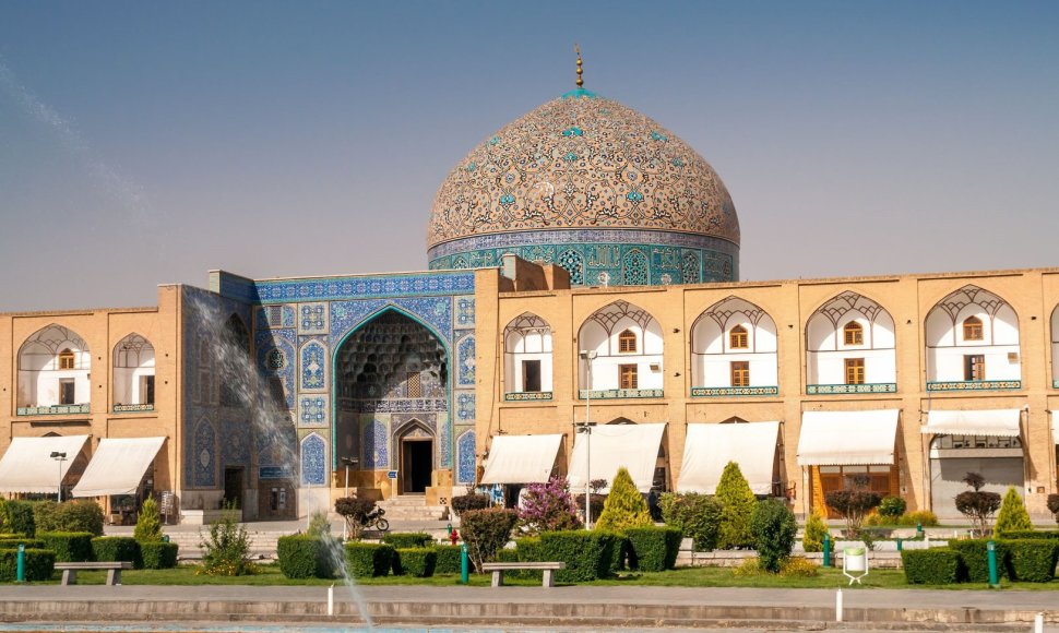 Šeicho Loftalos mečetė, Iranas