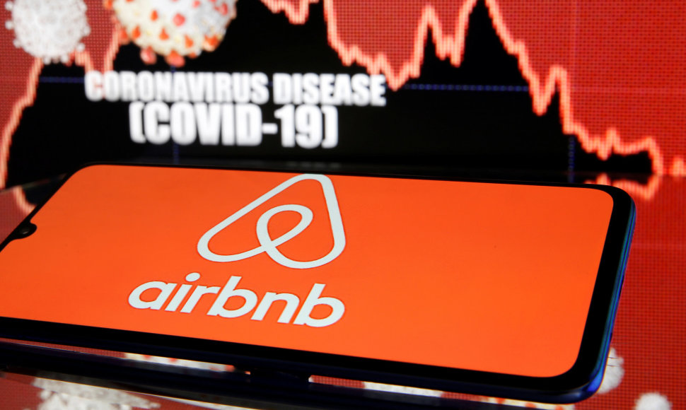 Koronaviruso pandemijos sukelta krizė labai skaudžiai smogė „Airbnb“ verslui.