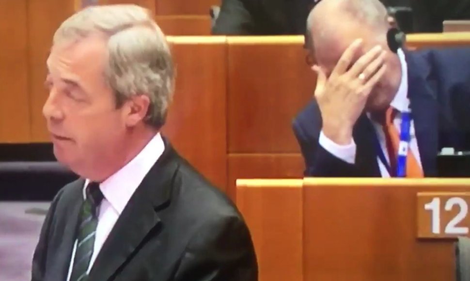 Vytenis Povilas Andriukaitis (dešinėje) reaguoja į Nigelą Farage\'ą