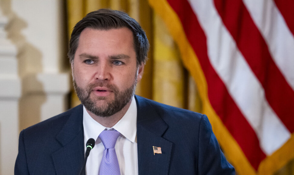 J. D. Vance'as / / Bonnie Cash/POOL via CNP/INSTARi