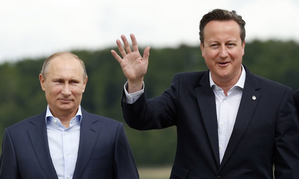 Rusijos prezidentas Vladimiras Putinas ir britų premjeras Davidas Cameronas