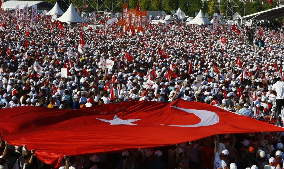 Turkijos opozicija Stambule surengė didžiulį mitingą prieš prezidentą Erdoganą