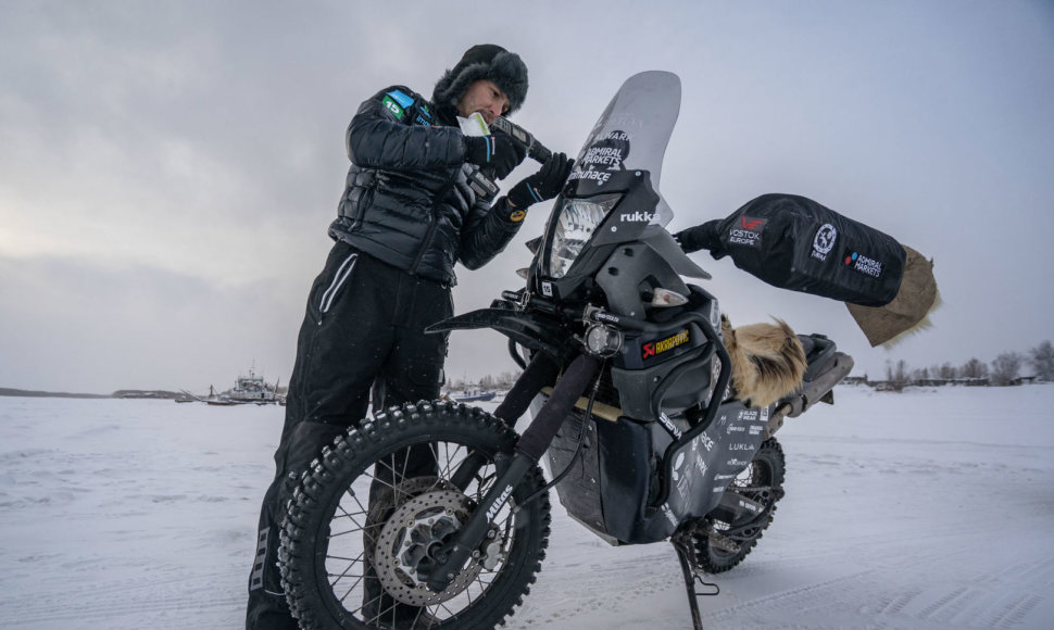 "The coldest ride": trečioji diena Jakutske, motociklo testai ant Lenos ledo