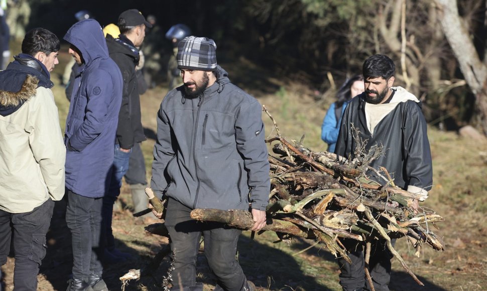 Migrantai Baltarusijos ir Lenkijos pasienyje