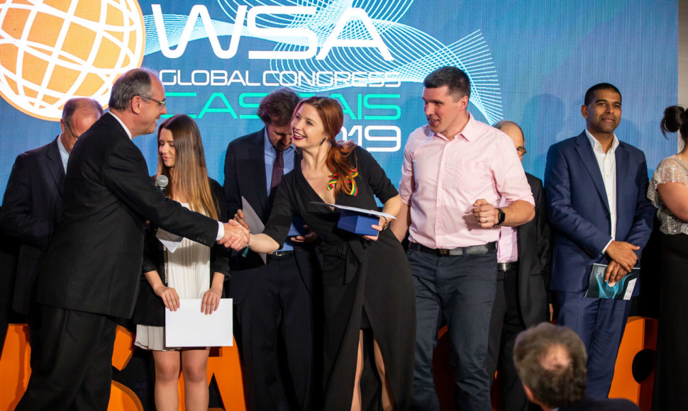 Projekto „Kompiuteriukai vaikams“ vykdytojai apdovanojami renginyje „World Summit Awards“