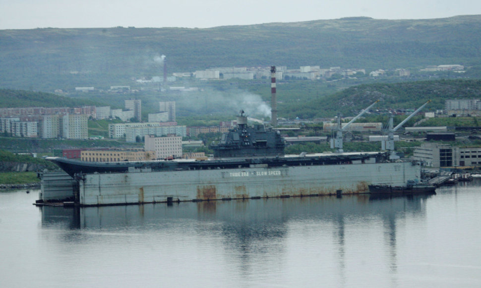 Lėktuvnešis „Admiral Kuznecov“ doke