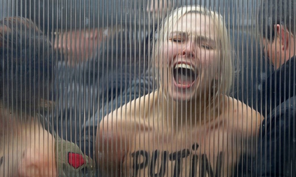 Sulaikytos „Femen“ aktyvistės Briuselyje