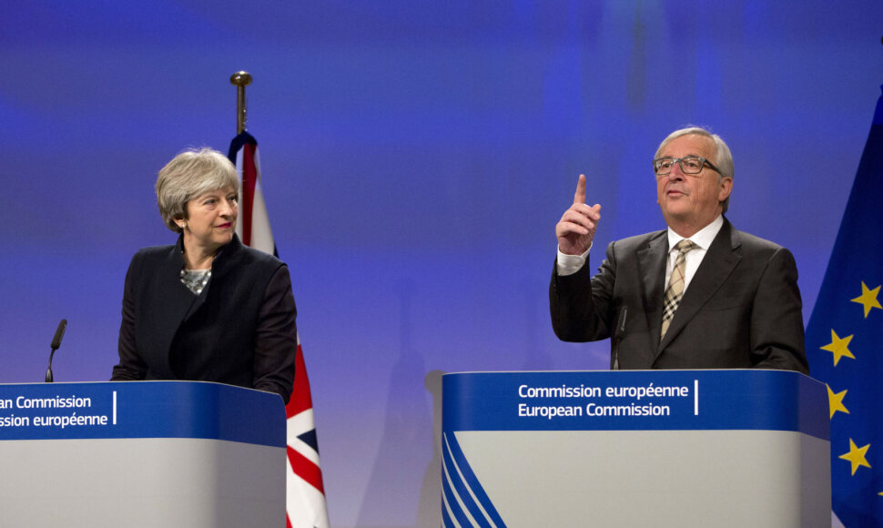 Theresa May ir Jeanas-Claude'as Junckeris