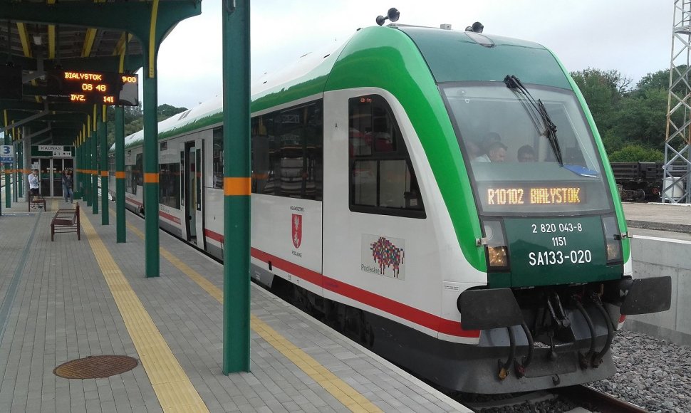 Traukinys Kaune, pasiruošęs vykti į Balstogę