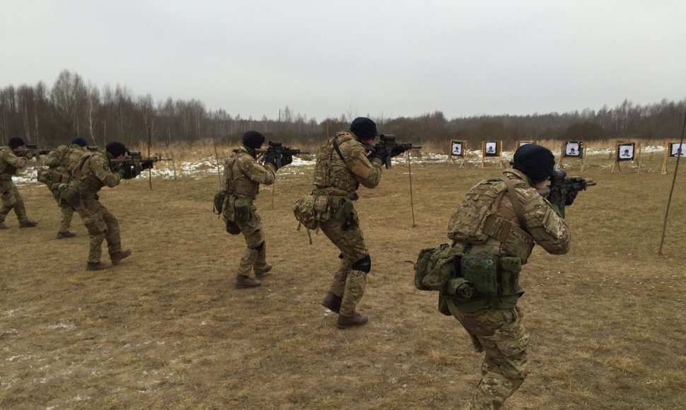 Lietuvos ir Danijos kariai įgūdžius lavina žvalgybos padalinių pratybose