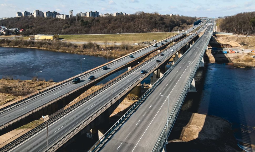 Kaune atidarytas naujasis greitkelio tiltas per Nerį
