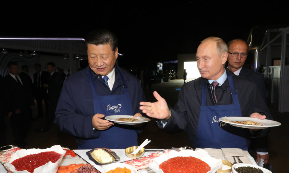 Xi Jinpingas ir Vladimiras Putinas išsikepė blynų