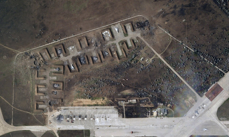 Sakų karinė aviacijos bazė Kryme po sprogimo