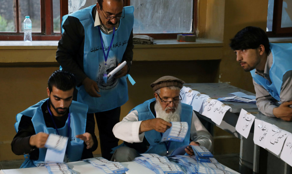 Afganistane skaičiuojami rinkimų balsai
