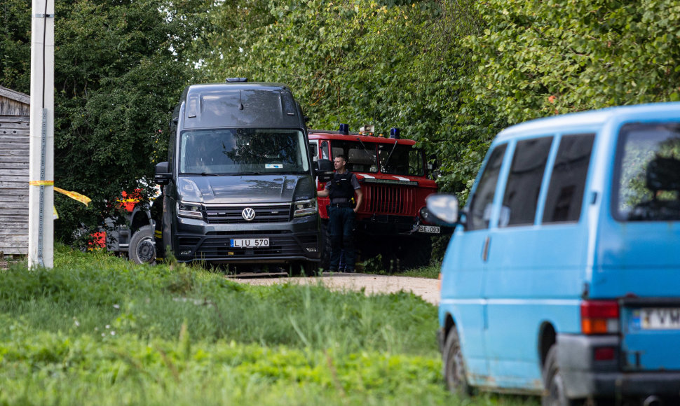 Sprogimo vietoje dirbantys pareigūnai