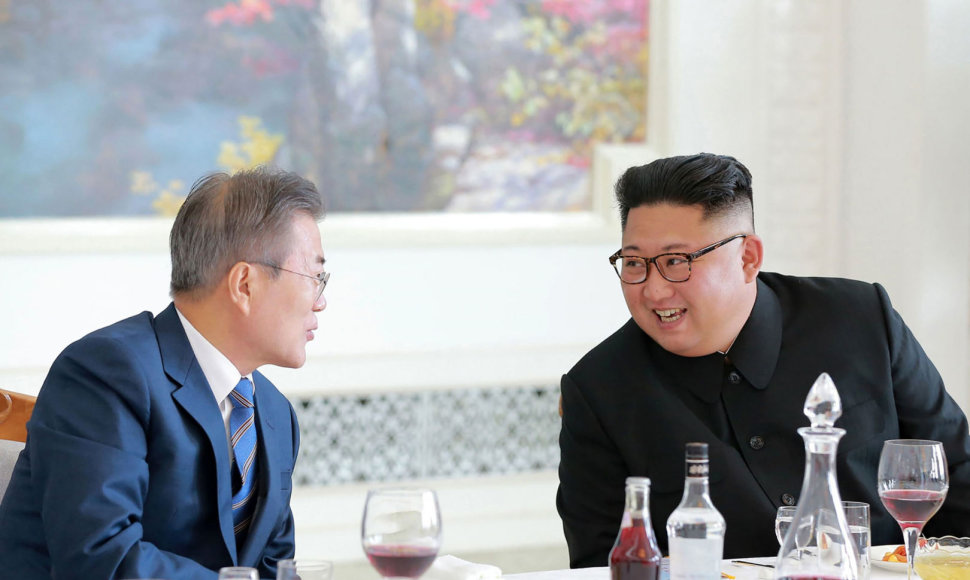 Moon Jae-inas ir Kim Jong Unas 