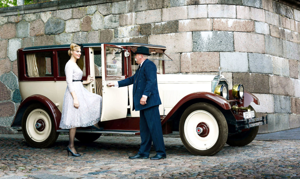 Panelė Emilija ir ponas Gintautas bei „Packard 6 Series 333 Limousine“, 1925 m. Automobilio savininkas – Gintautas Miškinis
