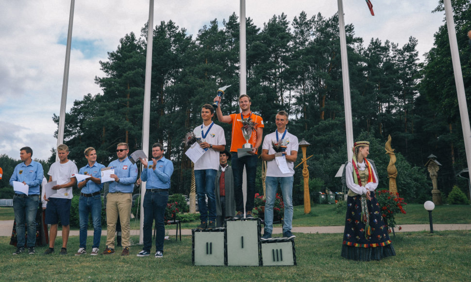 Ant garbės pakylos varžybose užkopė ir lietuviai: Joris Vainius bei Ignas Bitinaitis.