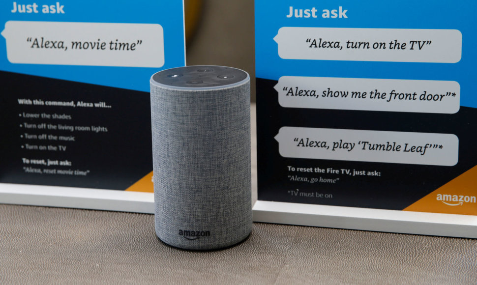 Išmanioji kolonėlė su „Amazon Alexa“ skaitmeniniu asistentu