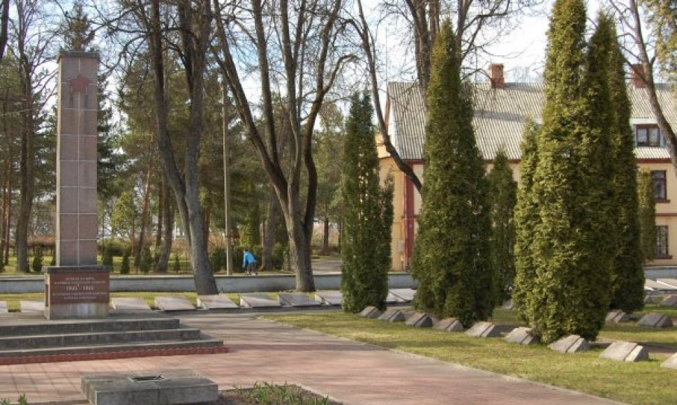 Tarybinių karių kapinės Biržuose