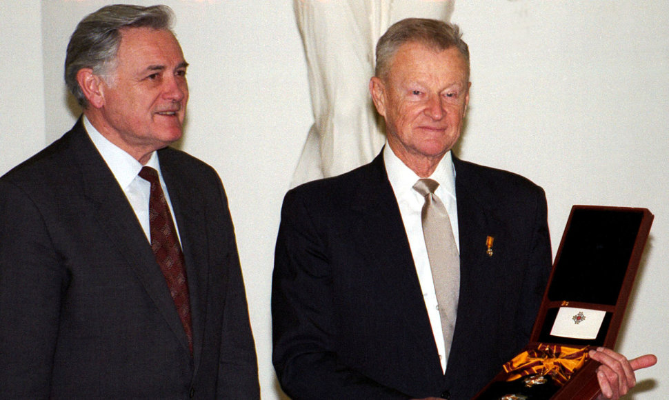 Valdas Adamkus ir Zbigniewas Brzezinskis (1998 m.)