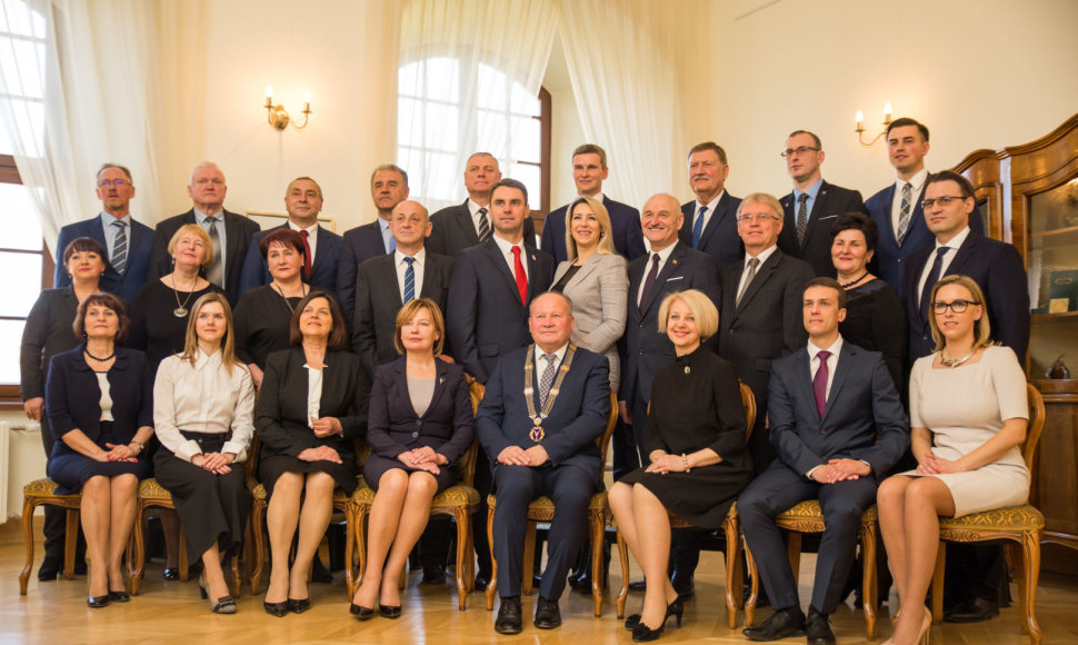 Naujai išrinkta Kauno rajono savivaldybės taryba susirinko i pirmą posėdį