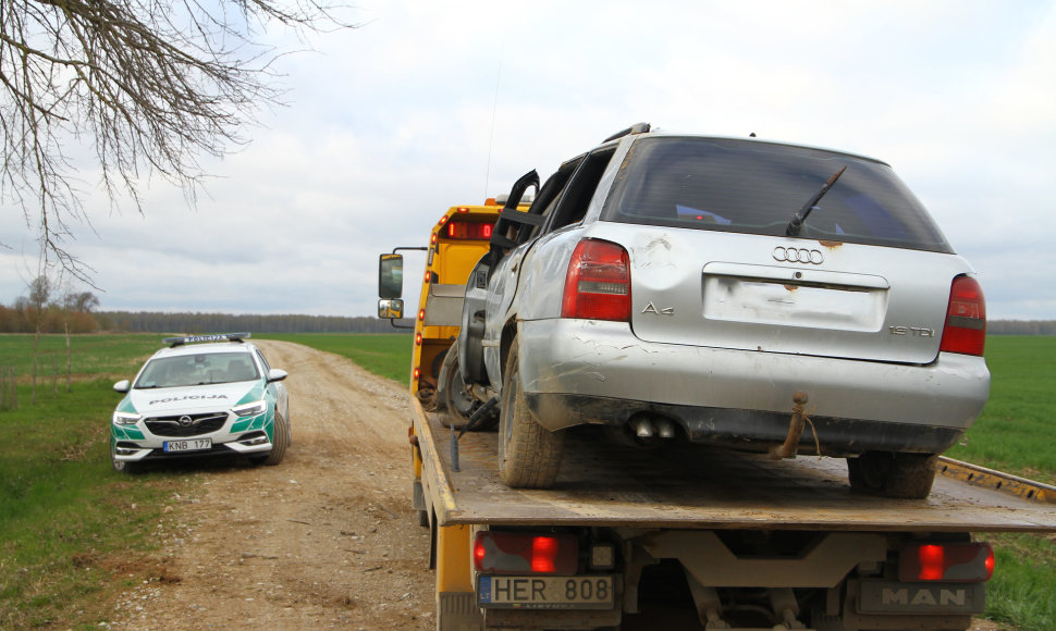 „Audi A4“ po avarijos (asociatyvi nuotr.)