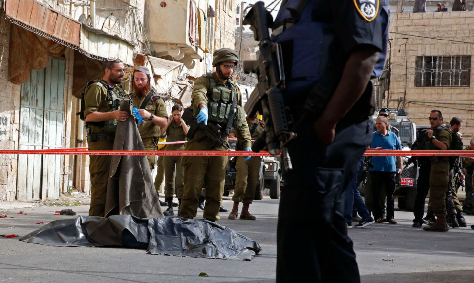 Hebrone nušautas Izraelio karį peiliu puolęs palestinietis