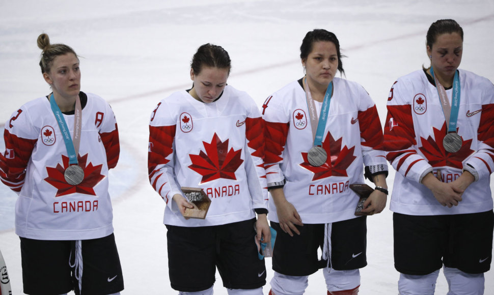 Kanados ledo ritulininkėms pralaimėjimas JAV komandai finale virto nusivylimu.