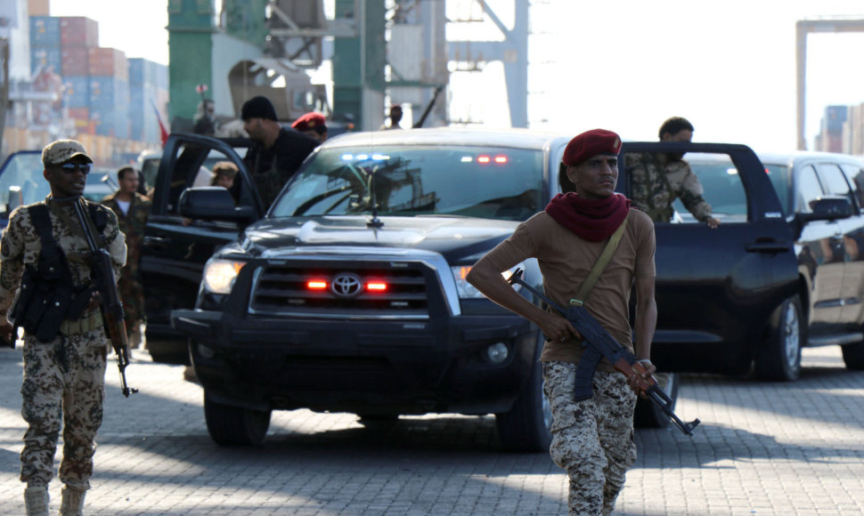 Pareigūnai Jemeno Adeno uostamiestyje