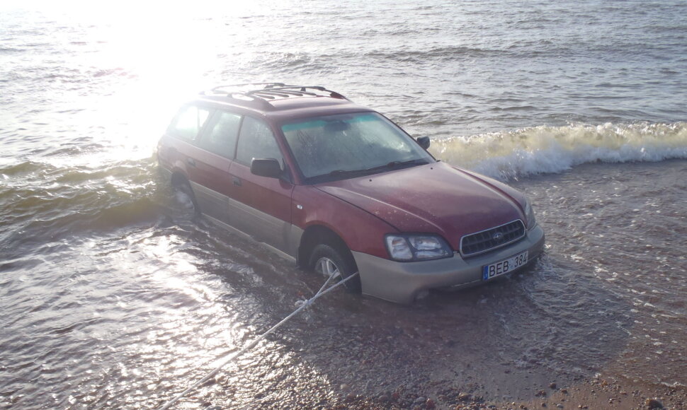 „Subaru“ prie Baltijos jūros