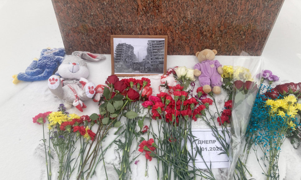 Improvizuotas memorialas Dnipro aukoms Maskvoje