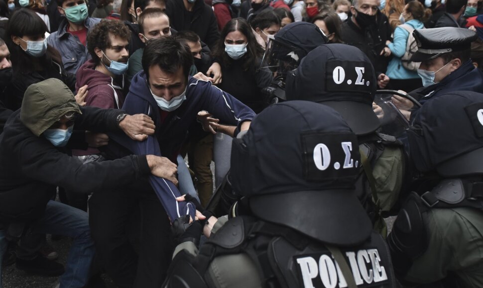 Graikijoje protestuotojai susirėmė su policija