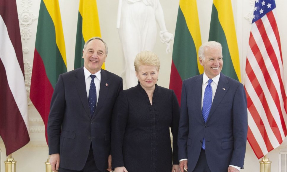 Andris Bėrzinis, Dalia Grybauskaitė ir Joe Bidenas 