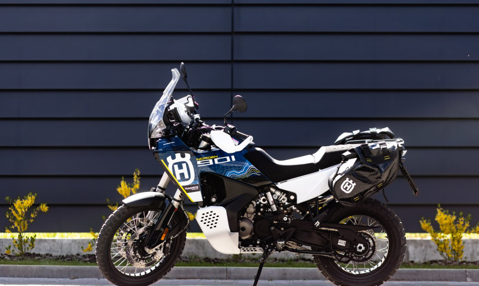 Metų motociklas: pretendentas „Husqvarna Norden 901 Expedition“