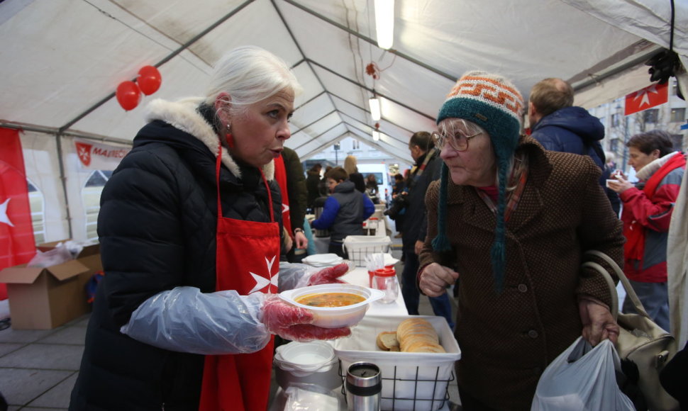 V. Kudirkos aikštėje, Vilniuje, maltiečiai pradėjo kasmetinės labdaros akcijos „Maltiečių sriuba“ žygį per Lietuvą
