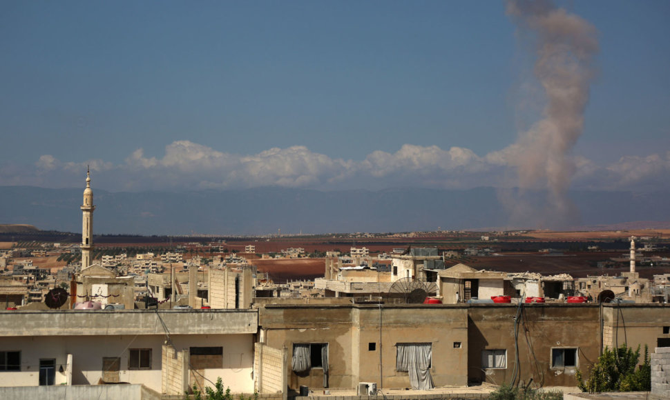 Sirijoje karo lėktuvai smogė sukilėlių pozicijoms Idlibe