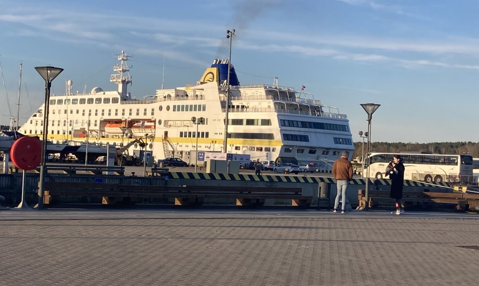 Klaipėdą penktadienio rytą aplankė pirmasis šio sezono kruizinis laivas „Hamburg“, atplukdęs 380 keliautojų.