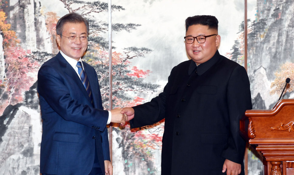 Moon Jae-inas ir Kim Jong Unas 