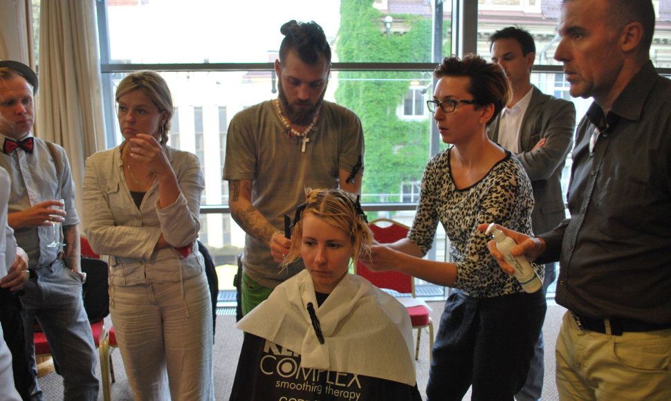 „Keratin Complex“ kompanijos atstovai Vilniuje ir Kaune pristatė profesionalią keratino terapiją („Smoothing Therapy“) skirtą plaukų priežiūrai. 