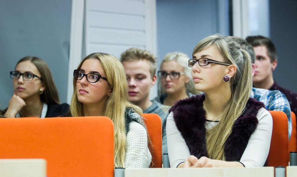 Vilniaus universiteto studentai klausėsi paskaitos apie valstybių propagandą.