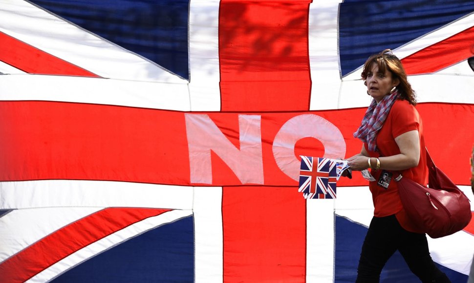 „No“ užrašas ant Didžiosios Britanijos vėliavos