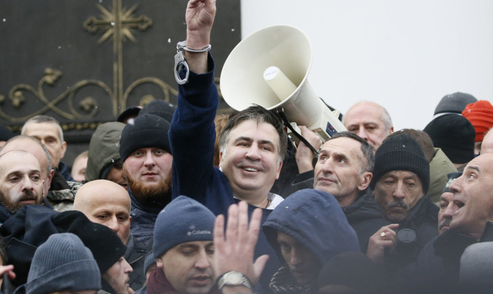 Sulaikytą Michailą Saakašvilį išlaisvino protestuotojai