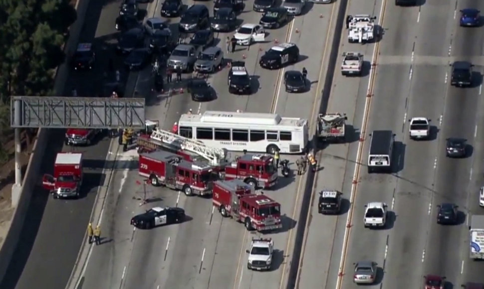 Los Andžele po didelės avarijos greitkelyje hospitalizuoti 25 žmonės