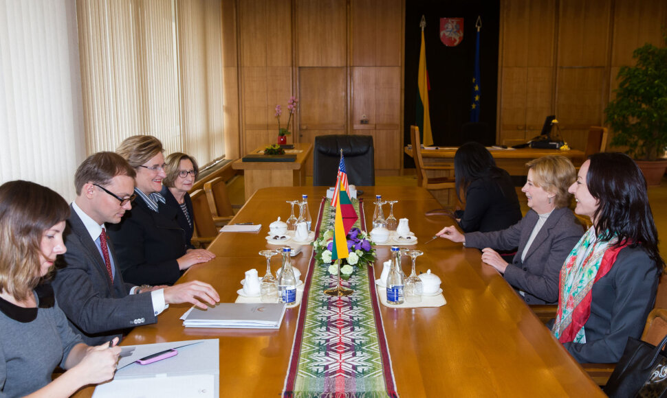 Ketvirtadienį Seimo Pirmininkė Loreta Graužinienė susitiko su Jungtinių Amerikos Valstijų (JAV) ambasadore Deborah Ann McCarthy